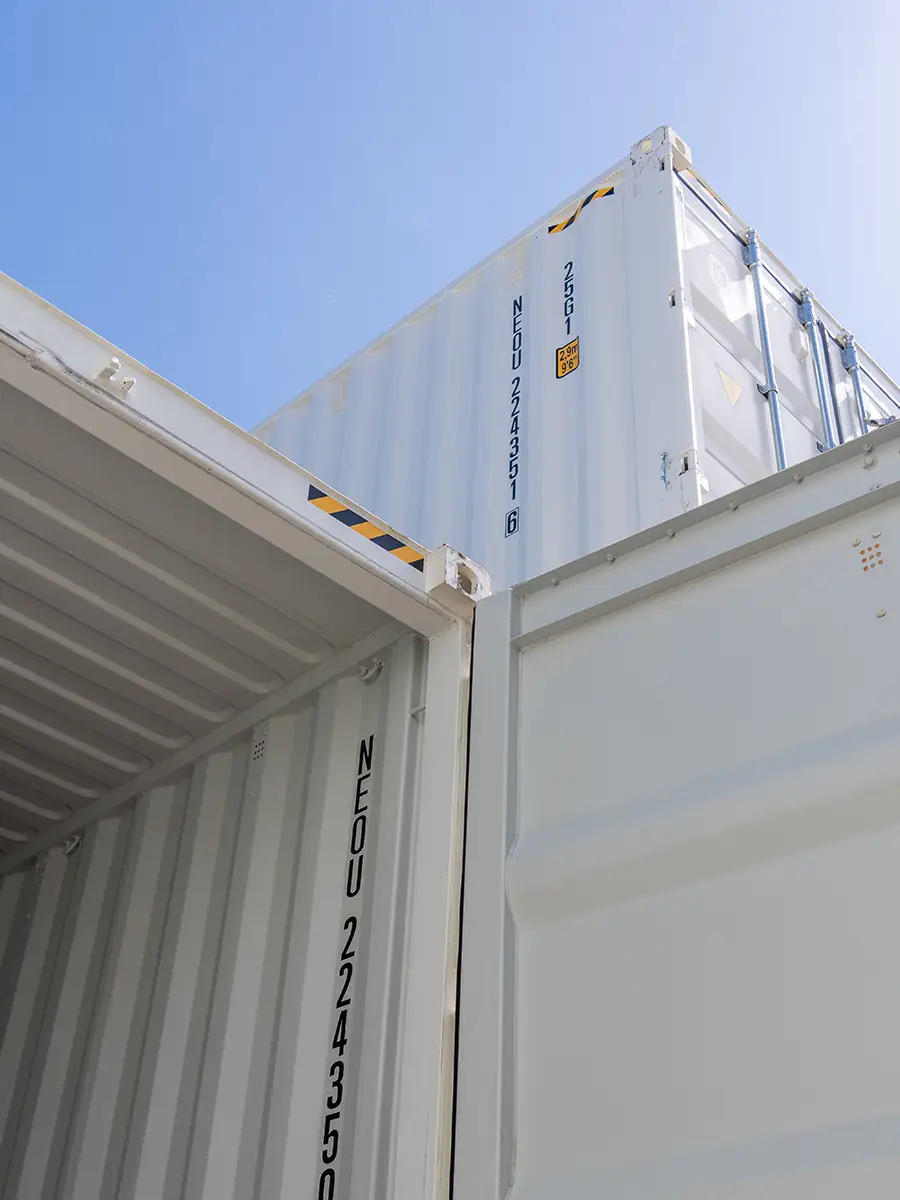 Container maritime neuf servant de base aux aménagements réalisés par Bluetainer