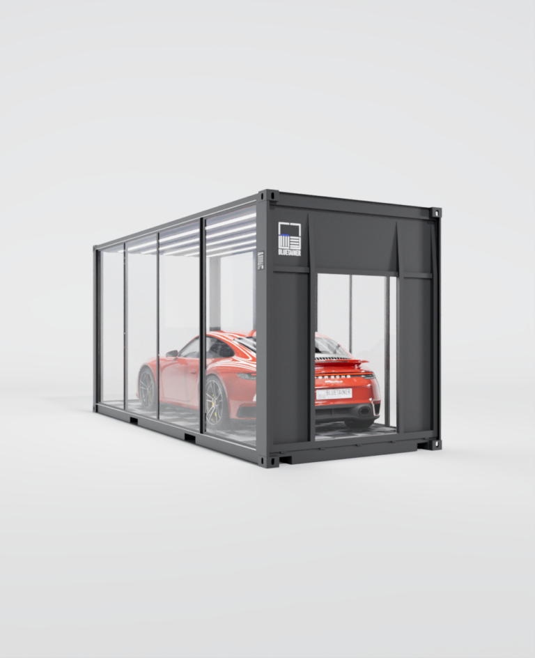 Conteneur 20 pieds HC aménagé en écrin vitré pour véhicule avec Porsche rouge à l'intérieur.